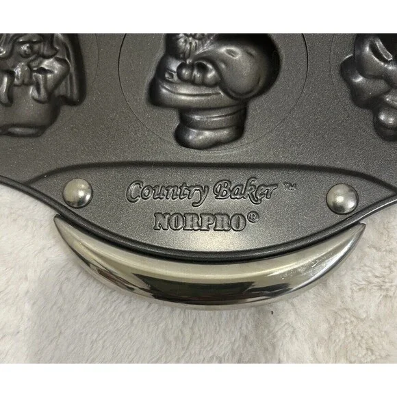 Norpro 12 Cavity Nonstick Christmas Cookie Cake Baking Candy Melting Sheet Pan - Picture 5 of 6